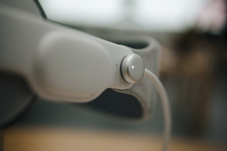 Why Smart Gadgets Are Essential for Modern Living Today